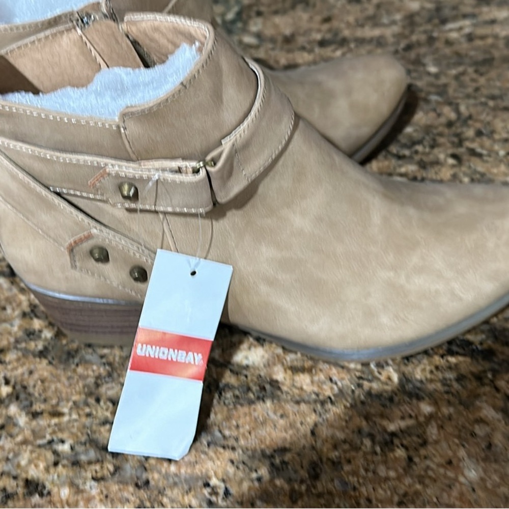 Unionbay boots tan, new size 8